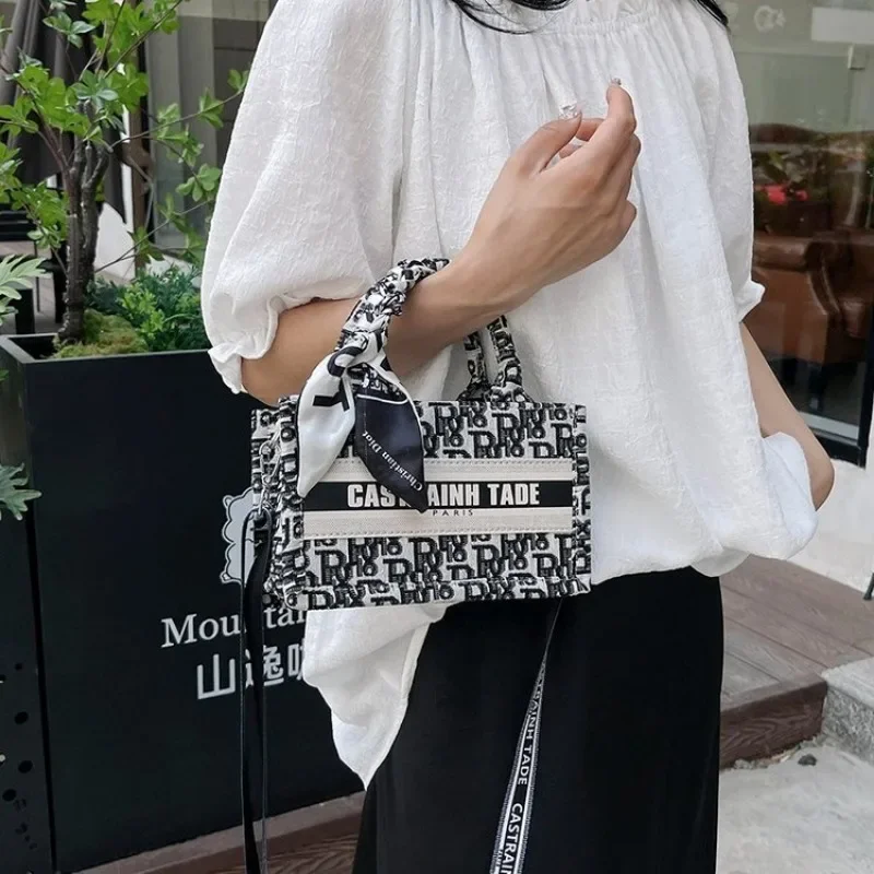 Elegant Parent Bag Designer Diaper Bag For Women Luxury Leather Tote Stylish Crossbody Bag Luxury Baby Essential