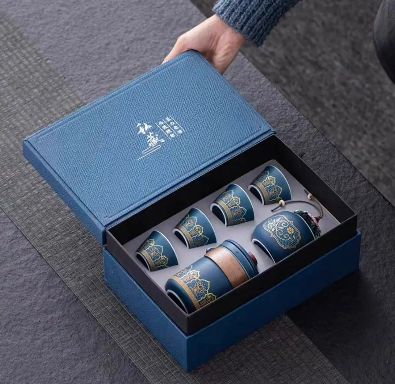 

Retro Style Tea Set Gift Box Set Fast Ceramic Business Gifts Company Staff with Hand Gifts