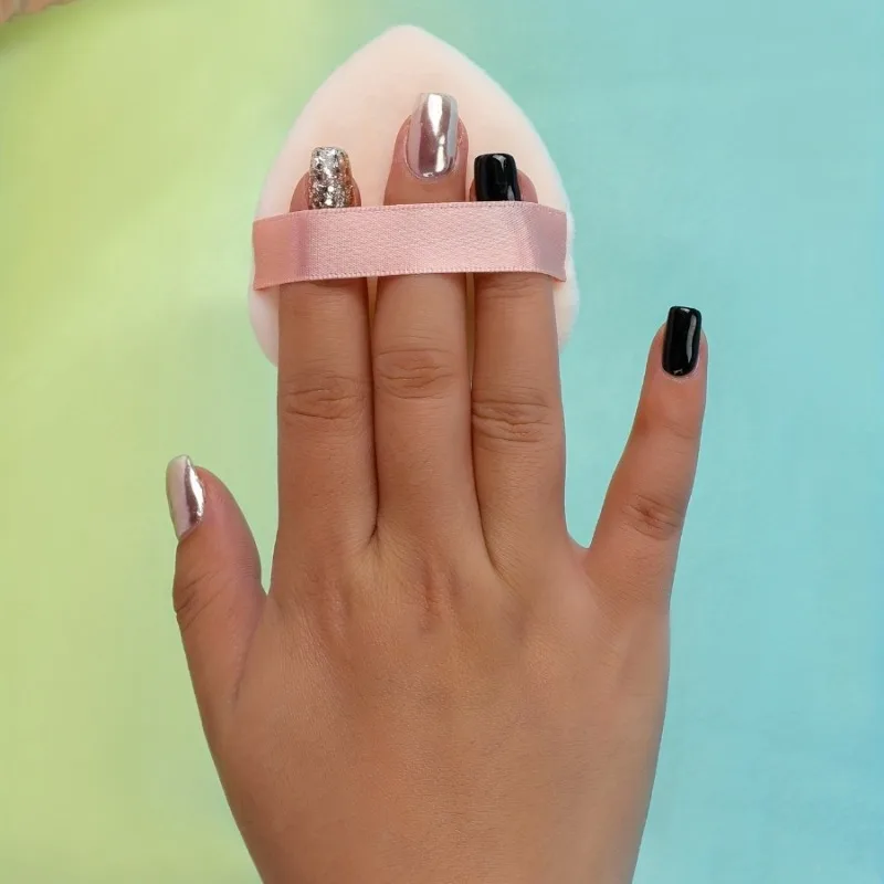 Piumino da cipria in velluto a forma di cuore da 15 pezzi con manico a nastro per uno strumento per il trucco con soffio di polvere per l'applicazione di trucco impeccabile