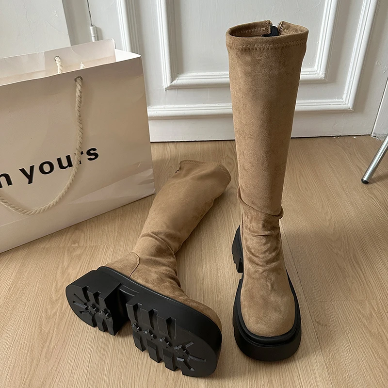 الركبة عالية النساء أحذية طويلة الدافئة الثلوج أحذية عالية أحذية منصة مسطحة شتاء 2025 الاتجاه الجلد المدبوغ أحذية مشي عادية Mujer بوتاس