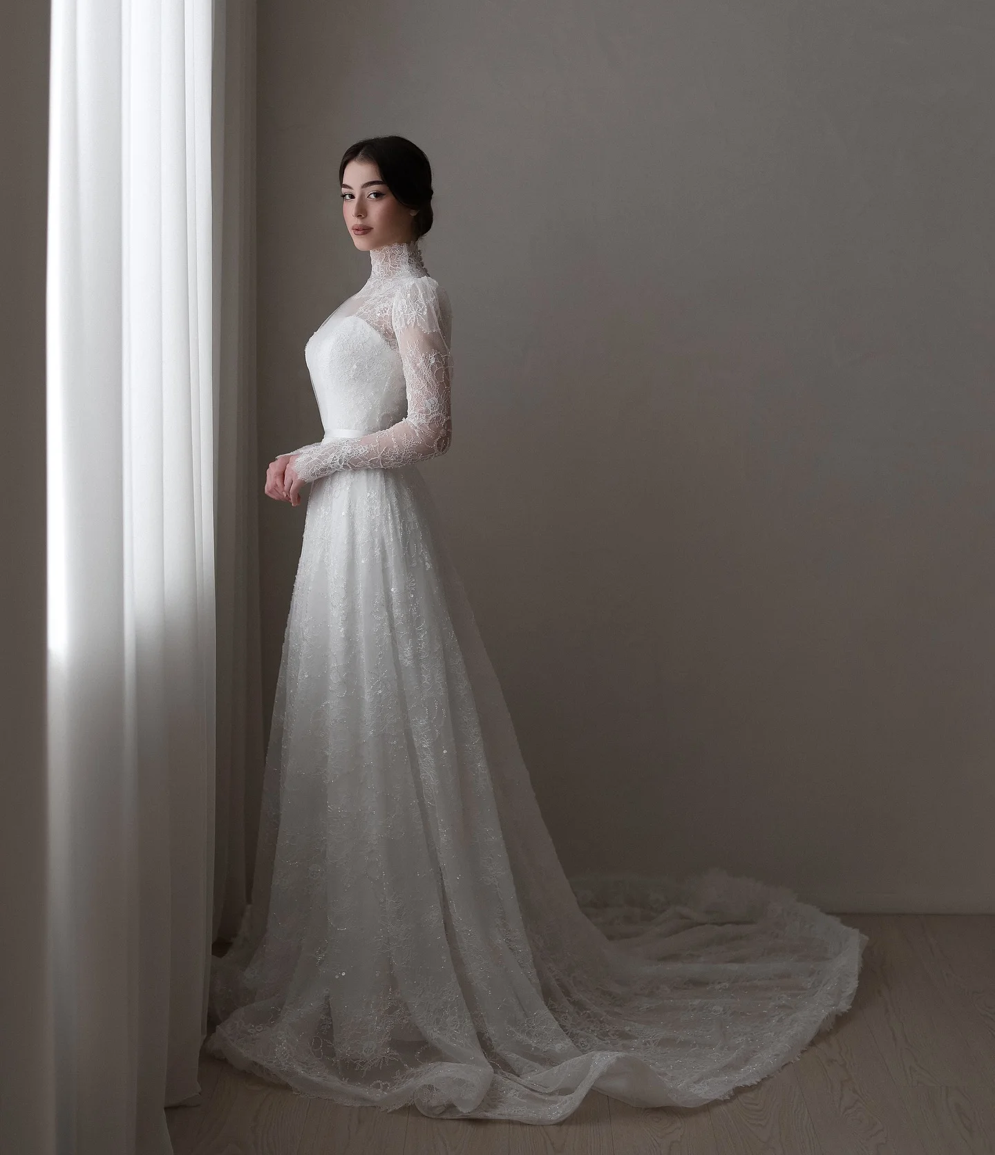 Sheer Fairy Wedding Dress Elegant High Neck Tulle A-Line Waist Sheer Floral Lace Long Sleeves Dubai Bridal Gown SW536 Customized