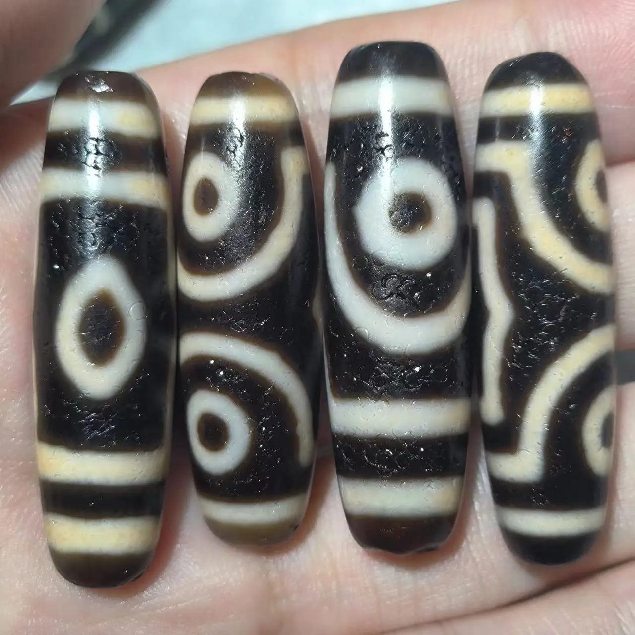 

1pcs/lot Natural Two Eyes Three Eyes Pattern Agate Dzi Beads Heavy Weathered Horseshoe calcification handmade beads diy bracelet