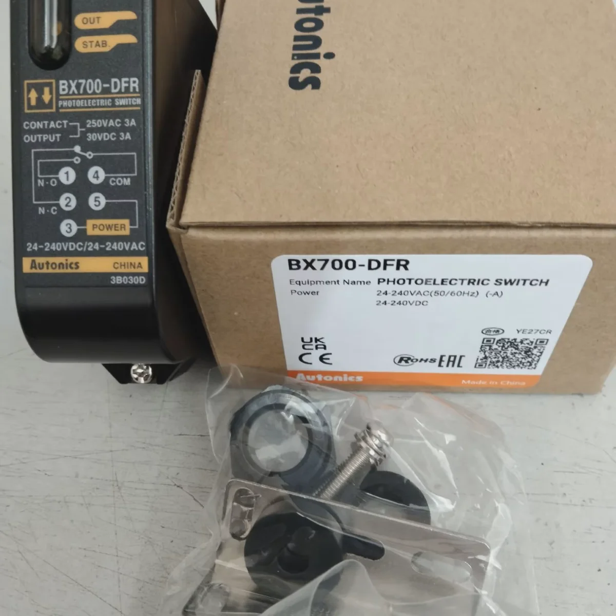 Photoelectric sensor BX700-DFR , Diffuse Reflective, Light and Dark On, Relay Output