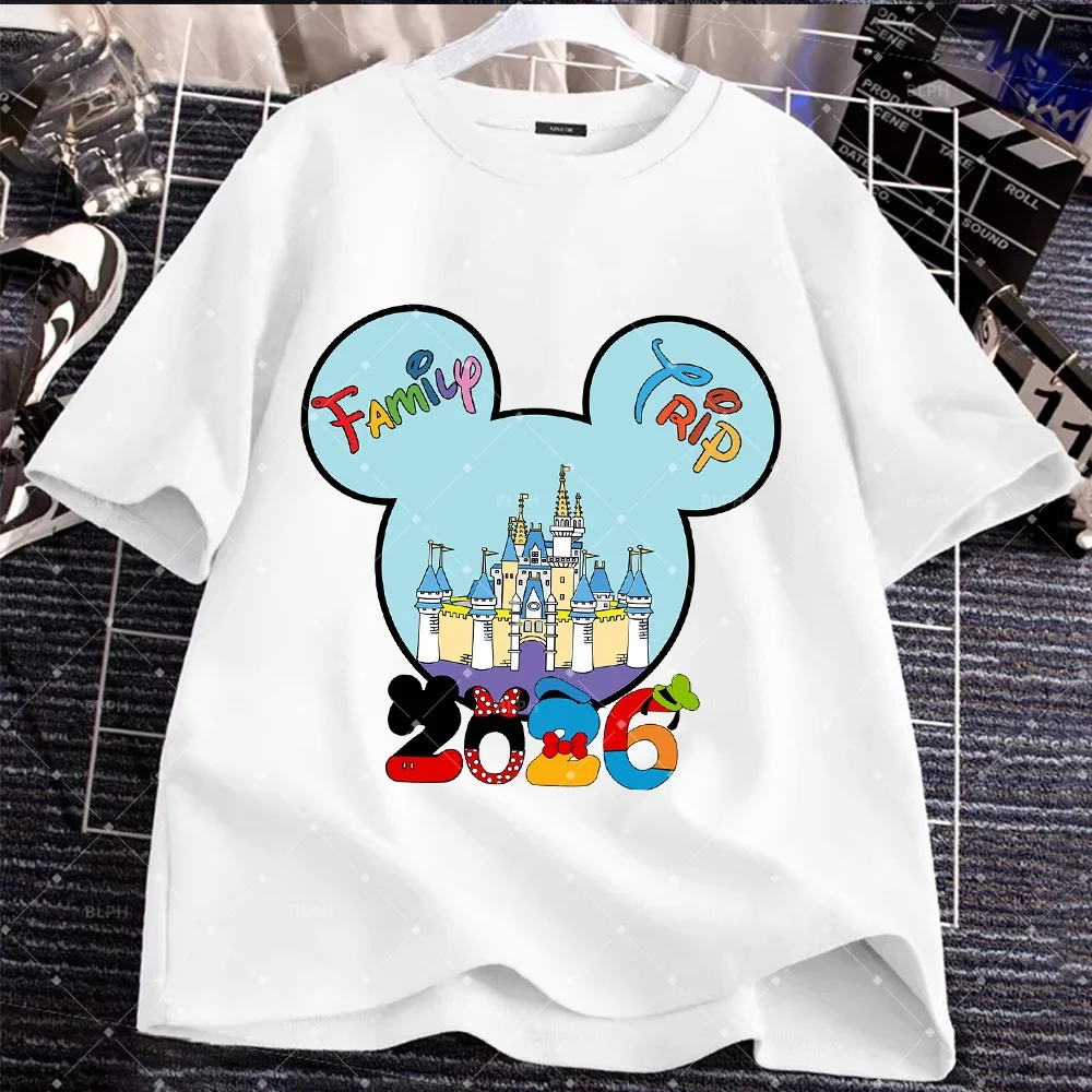 

Футболки с изображением Микки и Минни Маус от Disney 2026: семейные комплекты в морском стиле для детей и взрослых