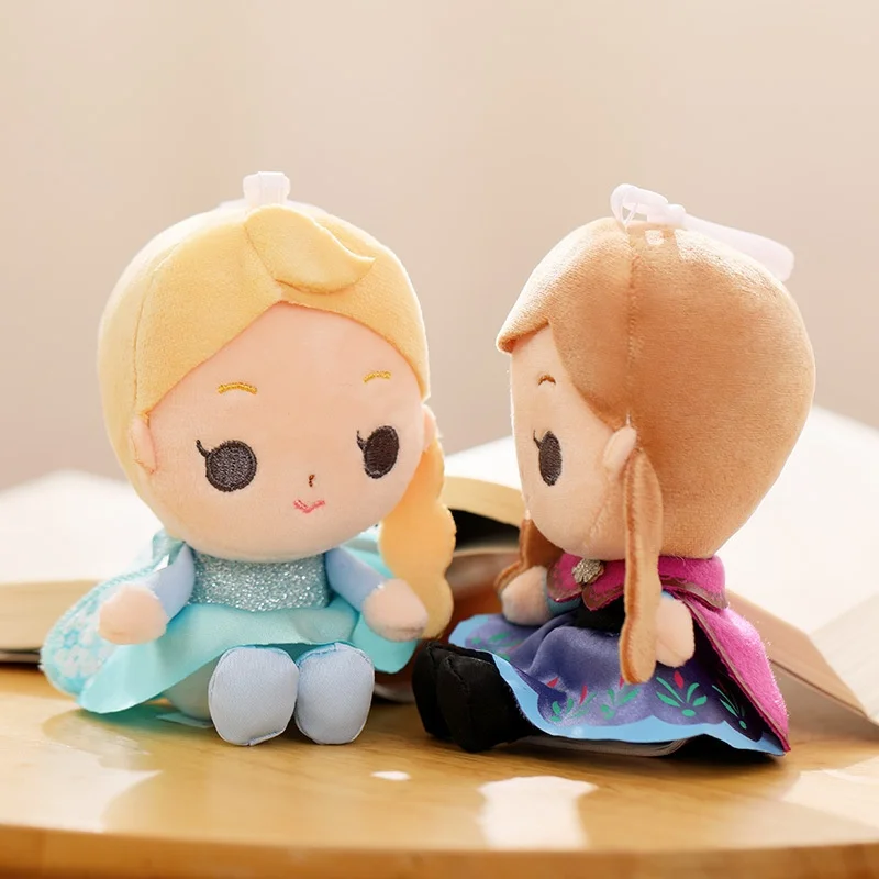 Llaveros de Peluche de 12 cm de Frozen Anna y Elsa con Protección de Derechos de Autor, Pequeños Colgantes para Mochilas, Regalos de Navidad, Cumpleaños y Graduación