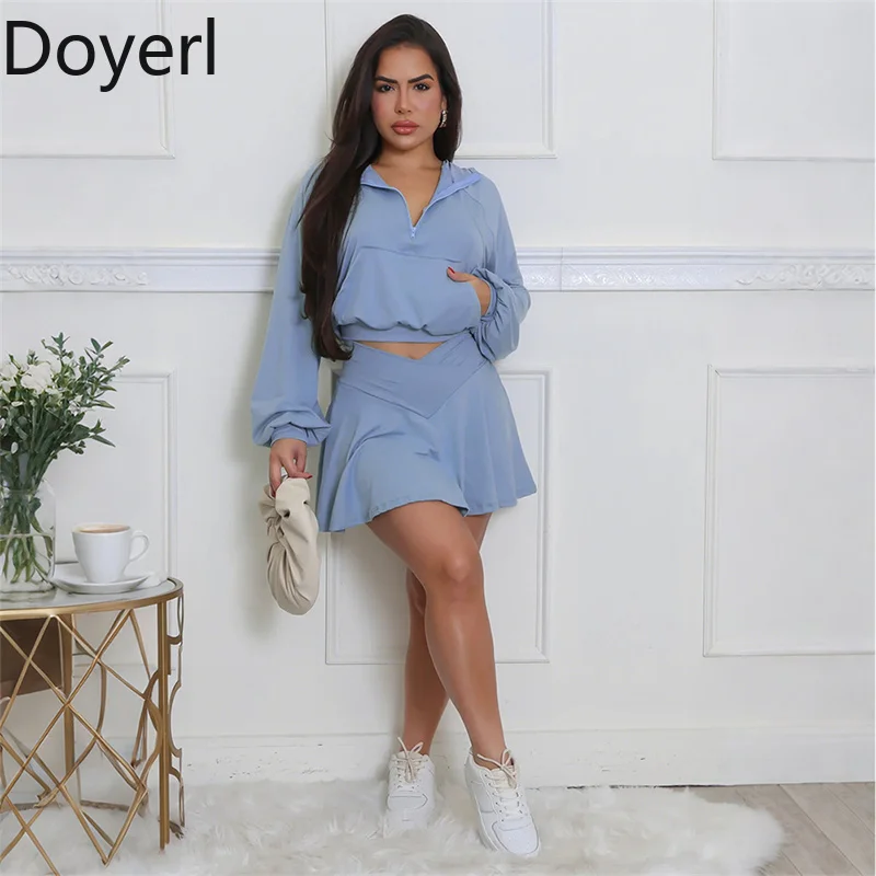 Doyerl تنورة 2 قطعة مجموعة النساء الرياضة اللياقة البدنية تجريب سحاب أكمام طويلة مقنعين البلوز الأعلى والتنانير الصغيرة مطابقة مجموعات