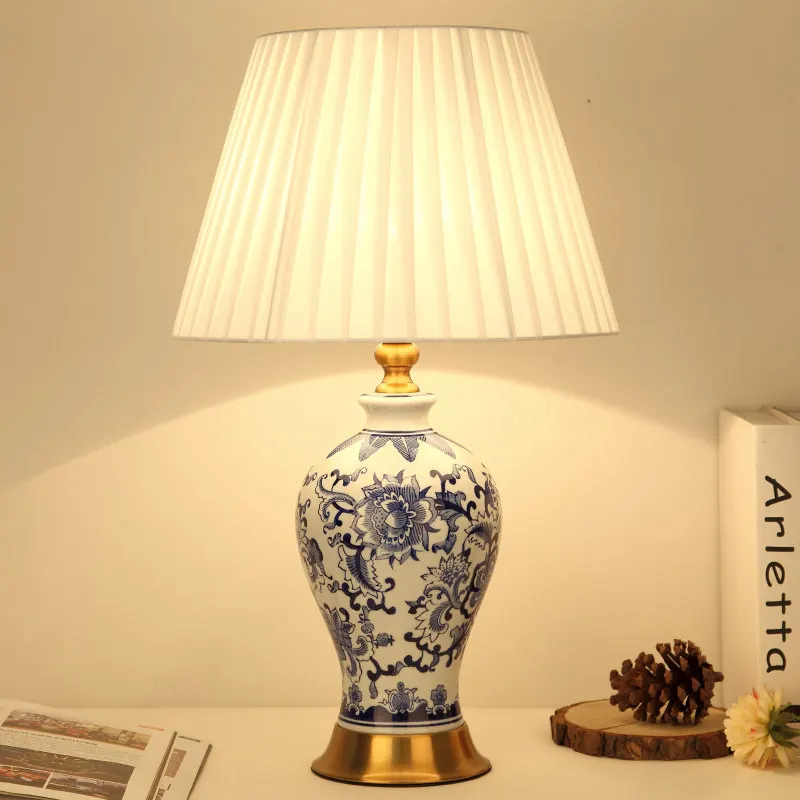 

Ceramic table lamp Bedroom bedside table lamp Creative warm high-end American retro European style