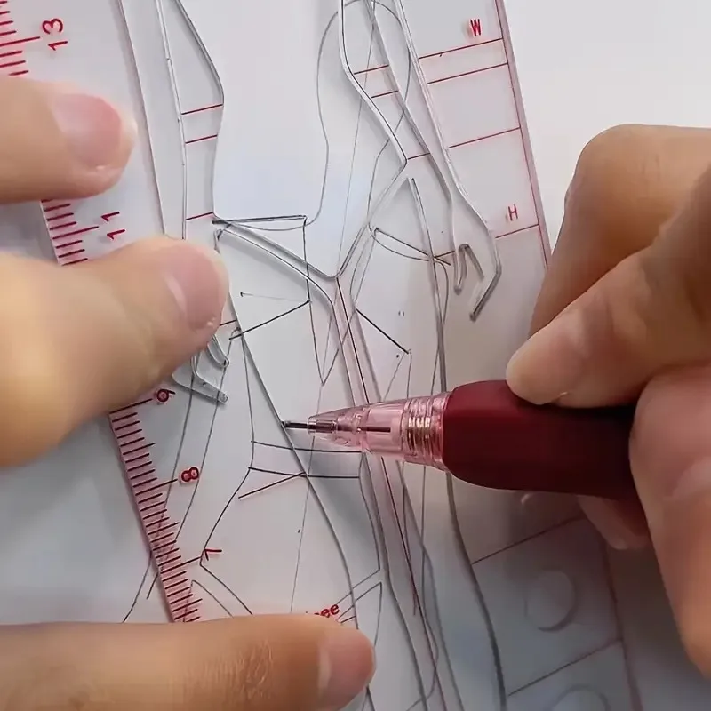 4/2 Piece Set of Fashionable Technology Human Body Templates, Competition Version, Female Dynamic Template Ruler for Clothing Design, Human Figure Pattern Sketching, Fashion Drawing Human Body Ruler, Human Figure Ruler