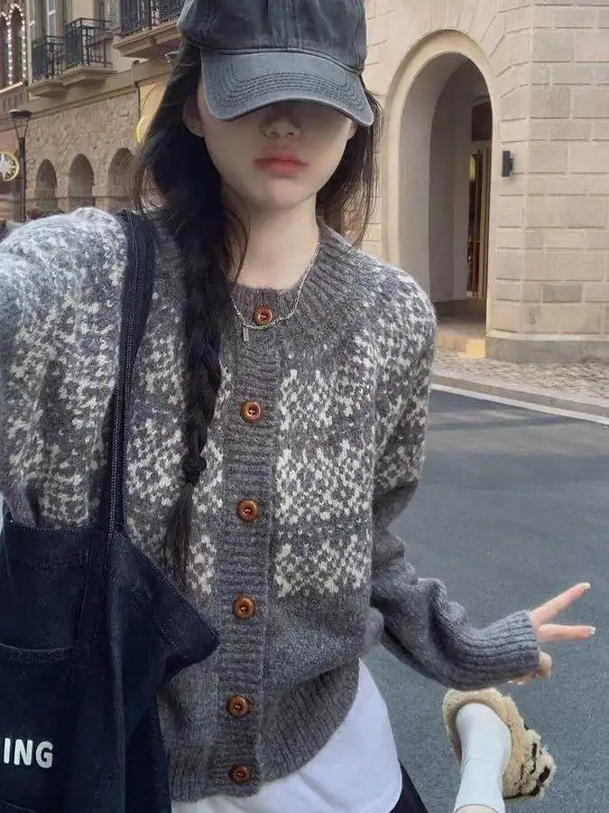 Loose Women's Knitted Sweater Cardigan Soft Polyester Long Sleeve round Neck Casual Style Versatile Outerwear Fall Fashion