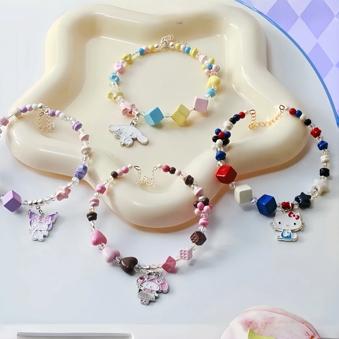 Auténtica pulsera de cuentas cuadradas de color crema de Sanrio, Kuromi, My Melody, Pompompurin, Cinnamoroll, Hello Kitty, pulsera con colgante de dibujos animados, accesorios para estudiantes, mejores amigas, niñas, tamaño ajustable, talla única.