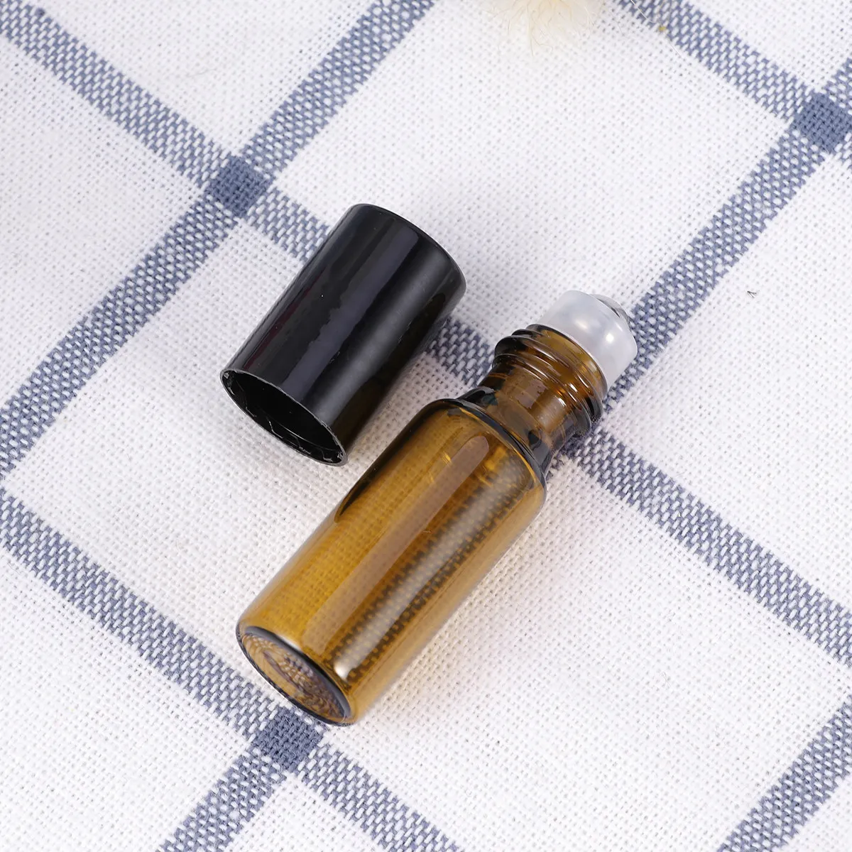 

Набор из 12 янтарных стеклянных роликовых флаконов по 5 мл для эфирных масел, парфюмерии, ароматерапии. Портативные дорожные емкости для хранения жидкостей.