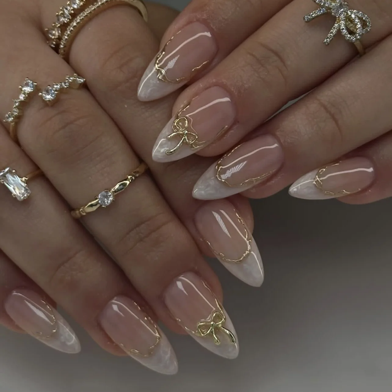 

24Pcs Short White French Almond Full Cover Nail Tip with 3D Gold Irregular Line Design Press on False Nails Datachable Fake Nail