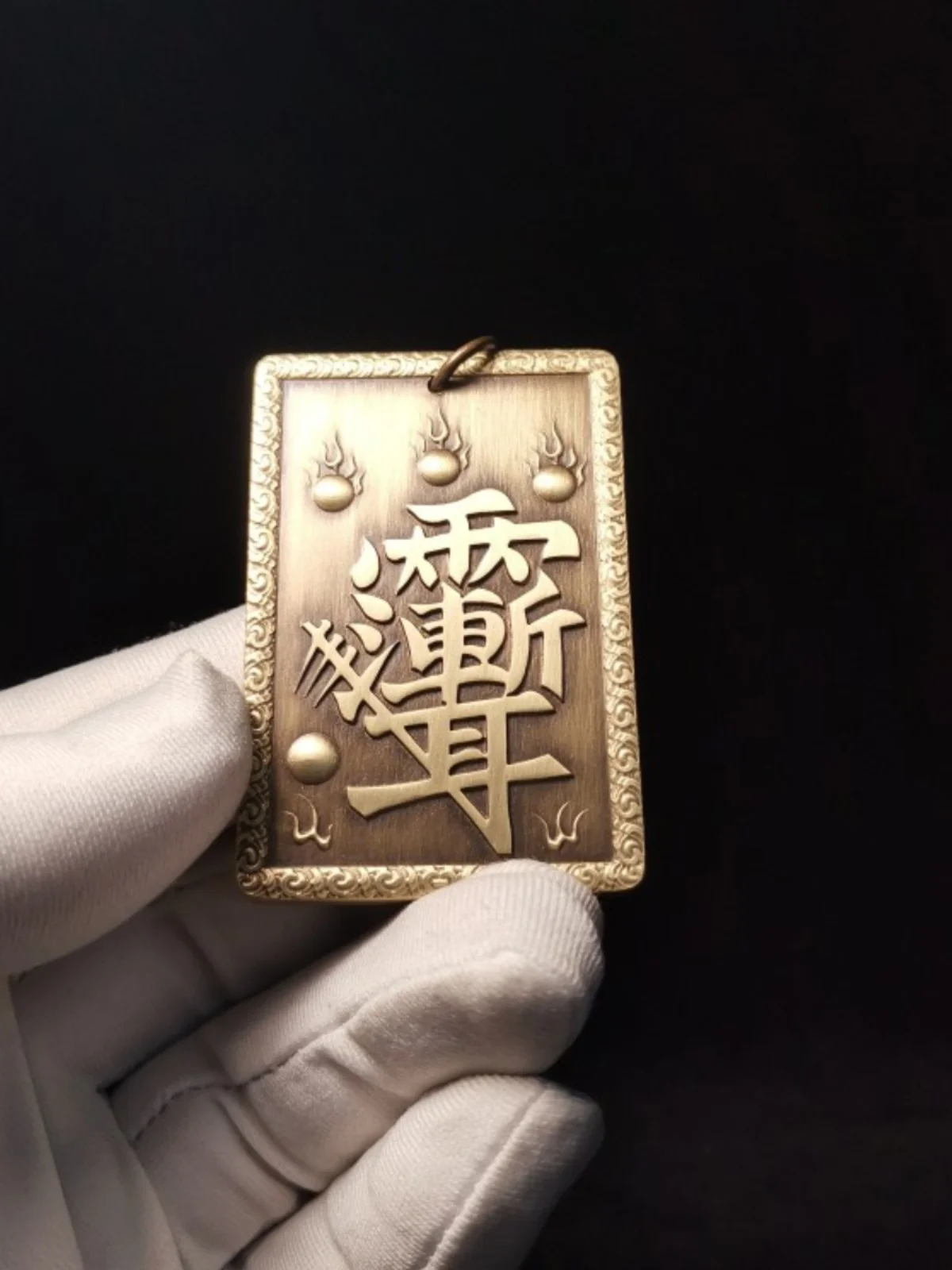 

Ziwei low-key retro necklace pendant hand-painted golden seal solid brass waist tag domineering personality key pendant