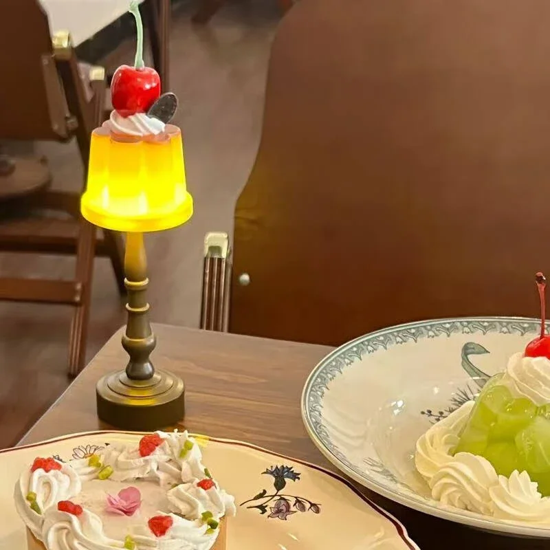 Con batteria Retro Budino Luce notturna Decorazioni da tavolo Comodino adatto per regalo Lampada da tavolo per camera da letto a LED