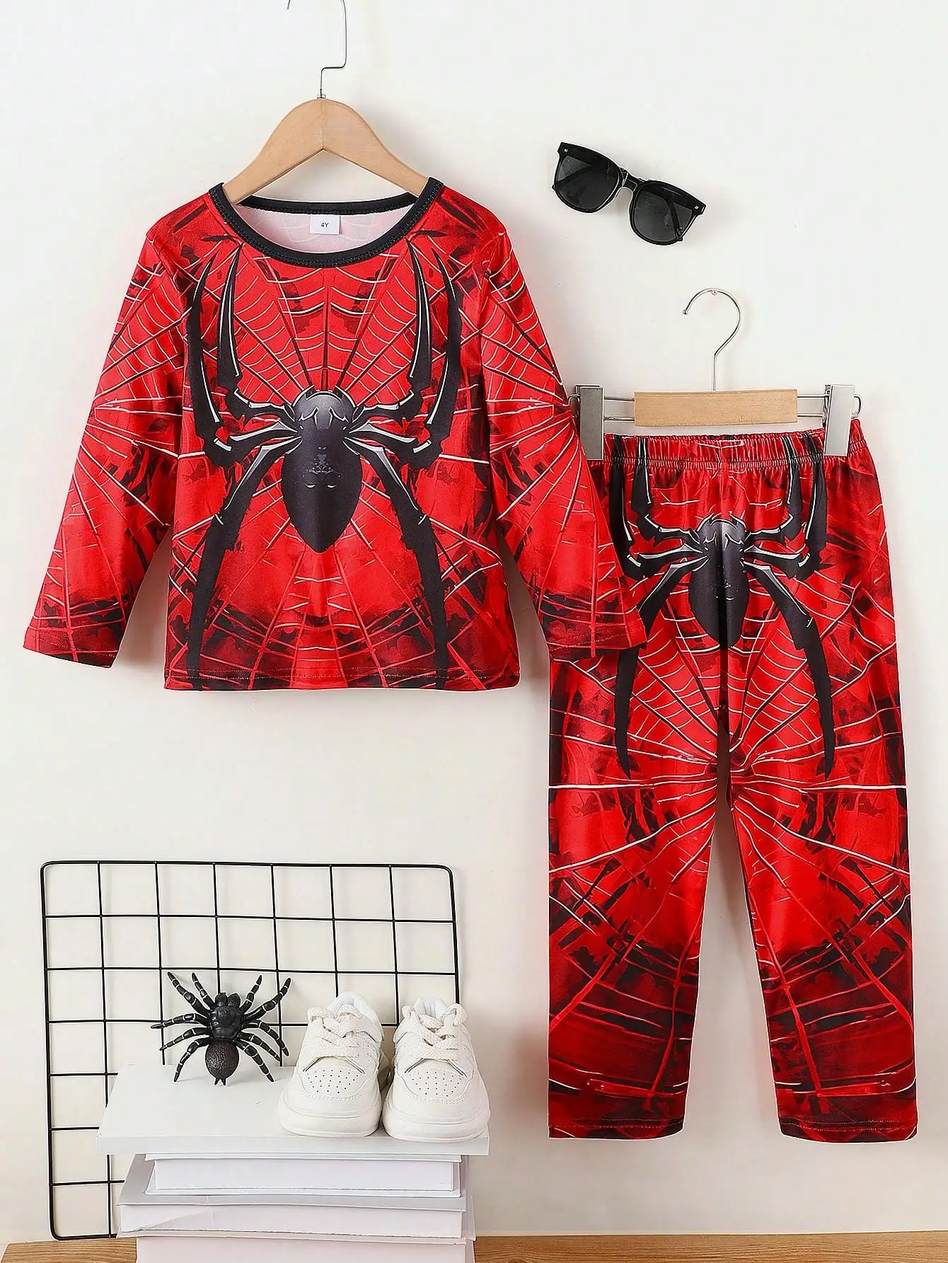 Boys' Cool Black Spider Print Long-Sleeved and Long-Pants Two-Piece Set, Featuring a Unique Spider Web Pattern Design, Loose-Fitting Long Pants That Don'T Restrict Movement, Suitable for Boys' Daily Outings and Casual Wear, Fashionable Red Children's Outfit