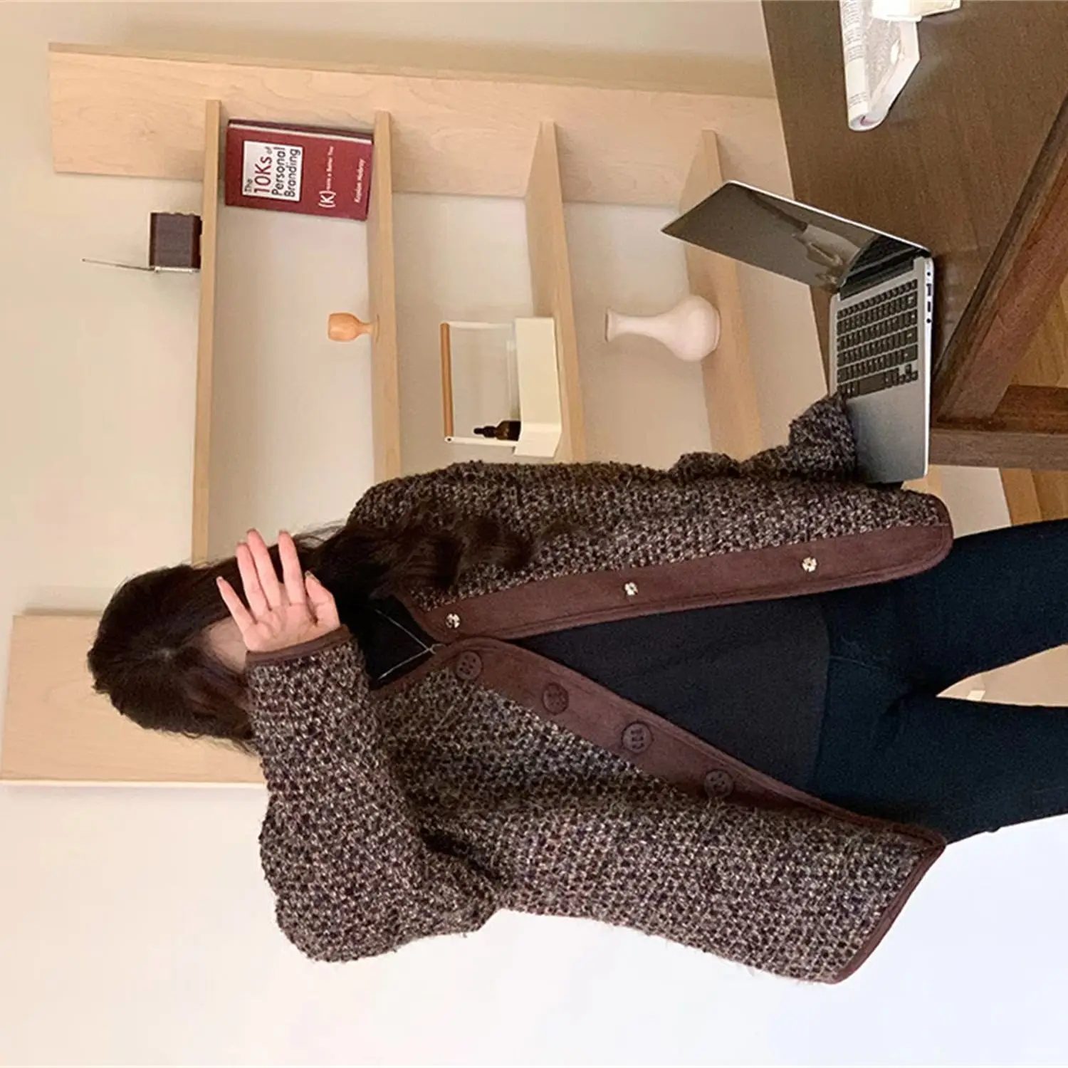 

Маленькая ароматная куртка в стиле Майяра для женщин весной и осенью 2026, новый свободный и утягивающий стиль, шерстяная куртка среднего и длинного размера