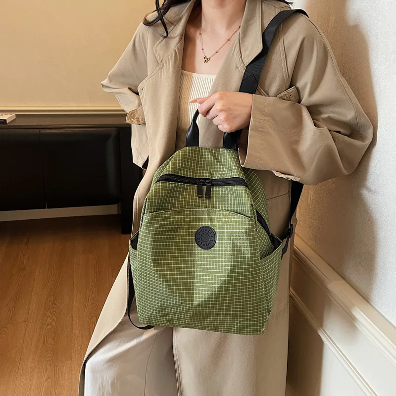 حقيبة ظهر أنيقة ذات ملمس مربعات وبسيطة للنساء ذات سعة كبيرة وحقيبة مدرسية متعددة الاستخدامات وخفيفة الوزن للتنقل للسفر #2