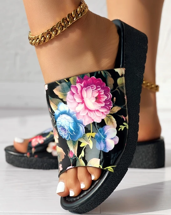 

Thick soled round toe printed casual sandals