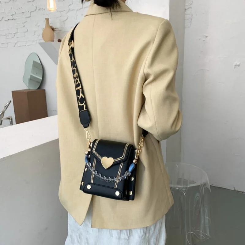 

Modish Women's Handbag Made Of Nubuck Leather Boasting Casual Switzerland Trendy Spacious Soft Daily Look