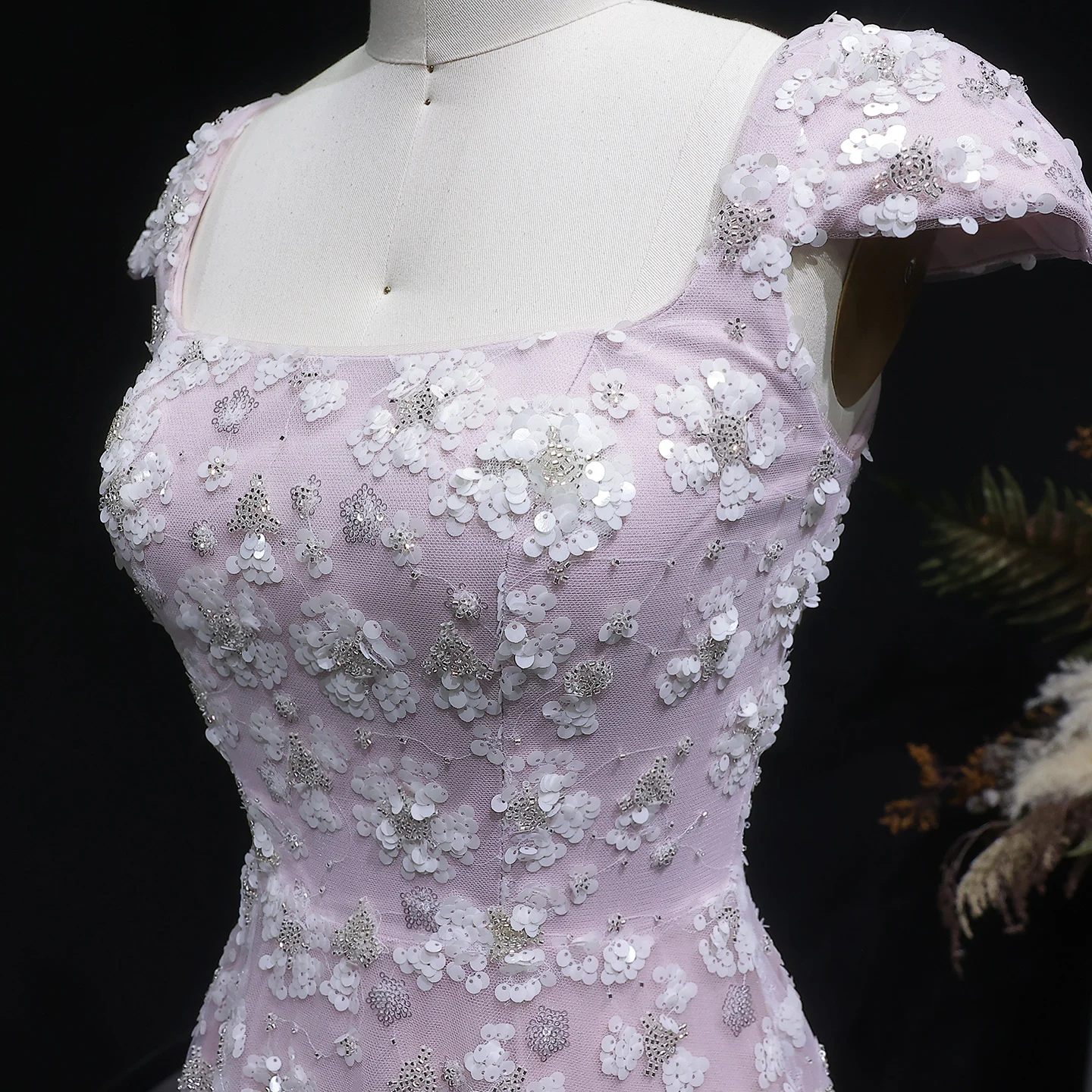 Sharon Said Elegantes, zartrosa, florales langes Abendkleid 2026, Hochzeitskleid mit quadratischem Ausschnitt und offenem Rücken, Party- und Ballkleid SS602, individuell anpassbar – Detail 20