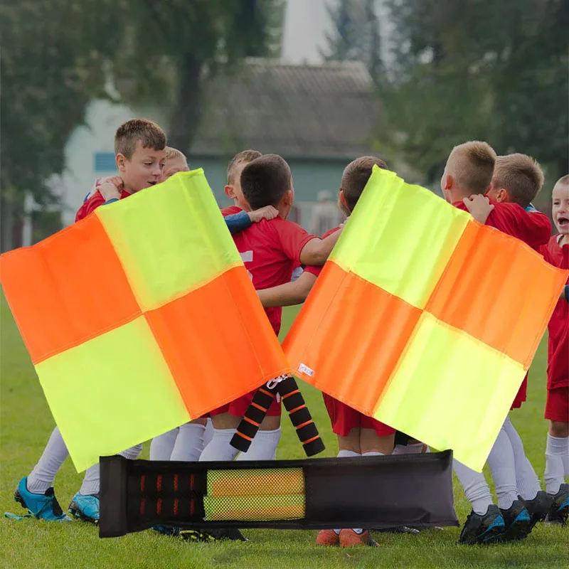 Рисунок 3 - Набор свистков с флагом футбольного рефери