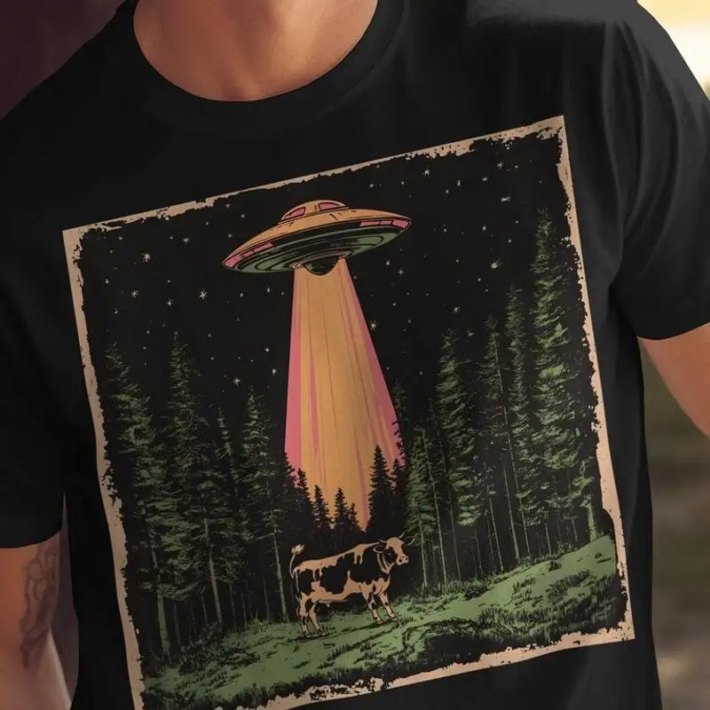 UFO Cow Abduction Funny Alien Spaceship Vintage Cool Unique Retro Sci-Fi T-Shirt