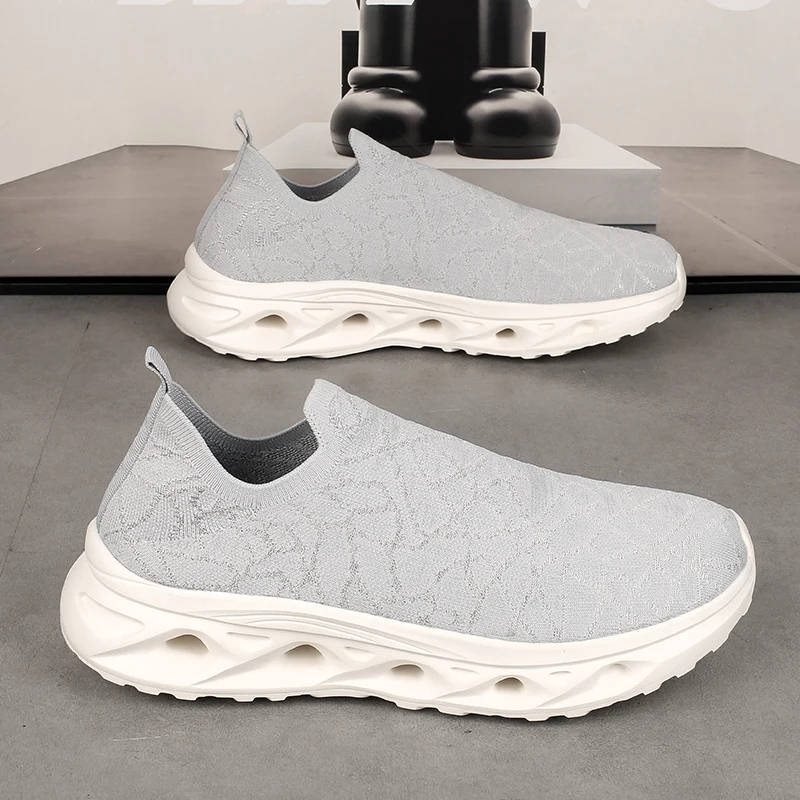 أحذية رياضية رجالي عادية 2025 جديد شبكة الشتاء خفيفة الوزن توسيد متعدد الألوان اليومية في الهواء الطلق التنقل أحذية للمشي للرجل