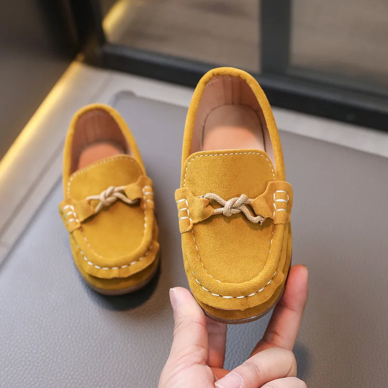 Sepatu loafer anak laki-laki perempuan, SNEAKER KULIT datar gaya Inggris sol lembut kasual klasik polos untuk bocah cowok dan cewek