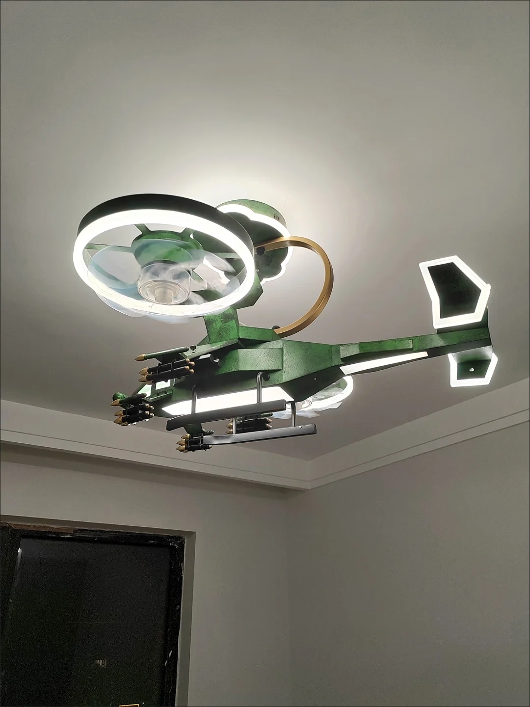 Aircraft fan light, children\'s room, boy\'s bedroom, chandelier creative, Avatar combat helicopter model, room lighting decoratio