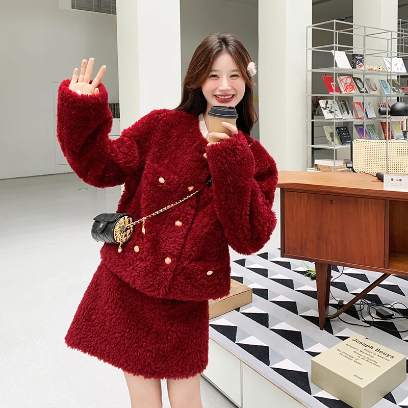 

New Year's Christmas red short stature wearing lamb wool coat and short skirt two-piece set for women's autumn and winter new st