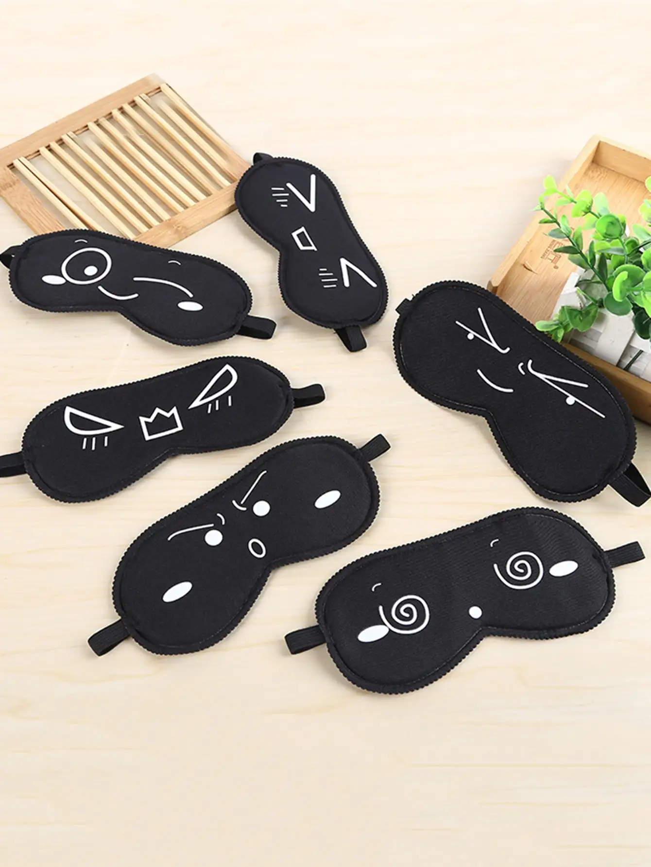 1pc Random Sleeping Eye Mask Black Eye Shade Sleep Mask Black Mask Bandage on Eyes for Sleeping Emotion Sleep Mask