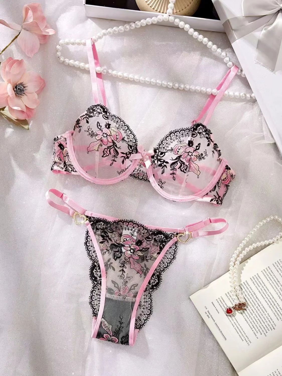 

Sexy Floral Bra and Panty Set Embroidery Transparent Net Gauze Temptation Lingerie Briefs Set Seamless See-though Brassiere