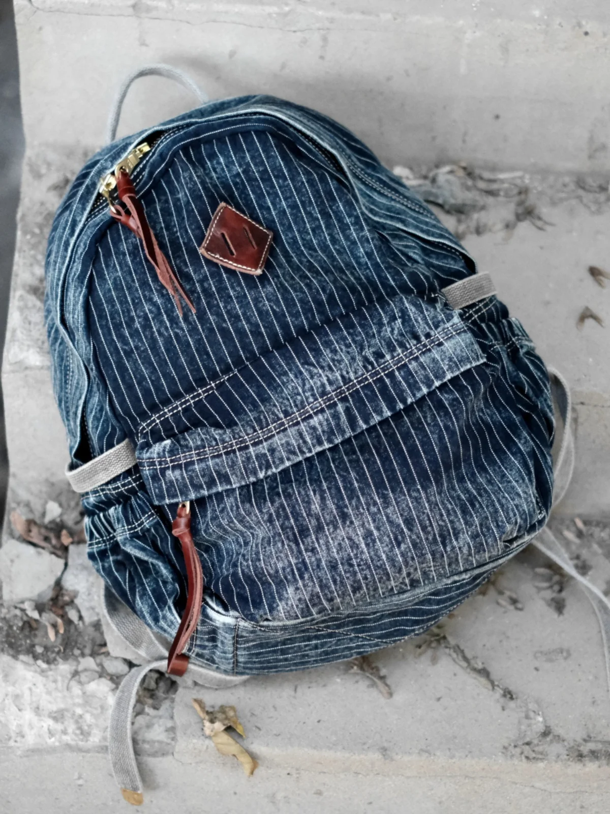 Handgefertigter Niche Denim Heavy Washed-out Vintage Locomotive Distressed Rucksack