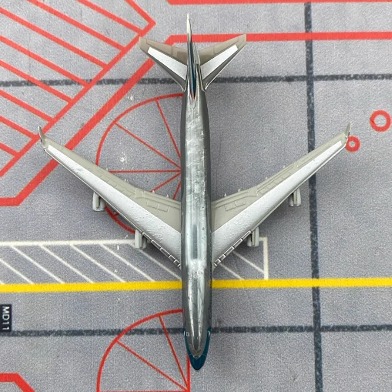 Diecast 1:1000 Scale B747-400F B-HUL B747-8 Aircraft Simulation Model Static Decoration Souvenir Gifts For Adult