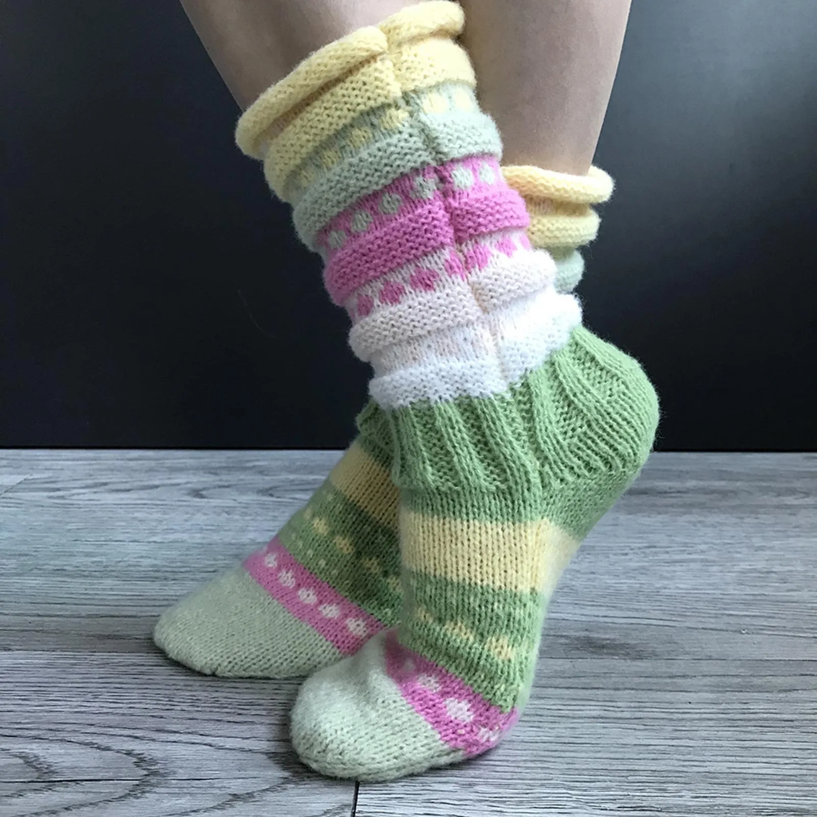 Colored Stripe Crew Socks Washable Anti-Freezing Thermal Socks Suitable for Indoor and Outdoor