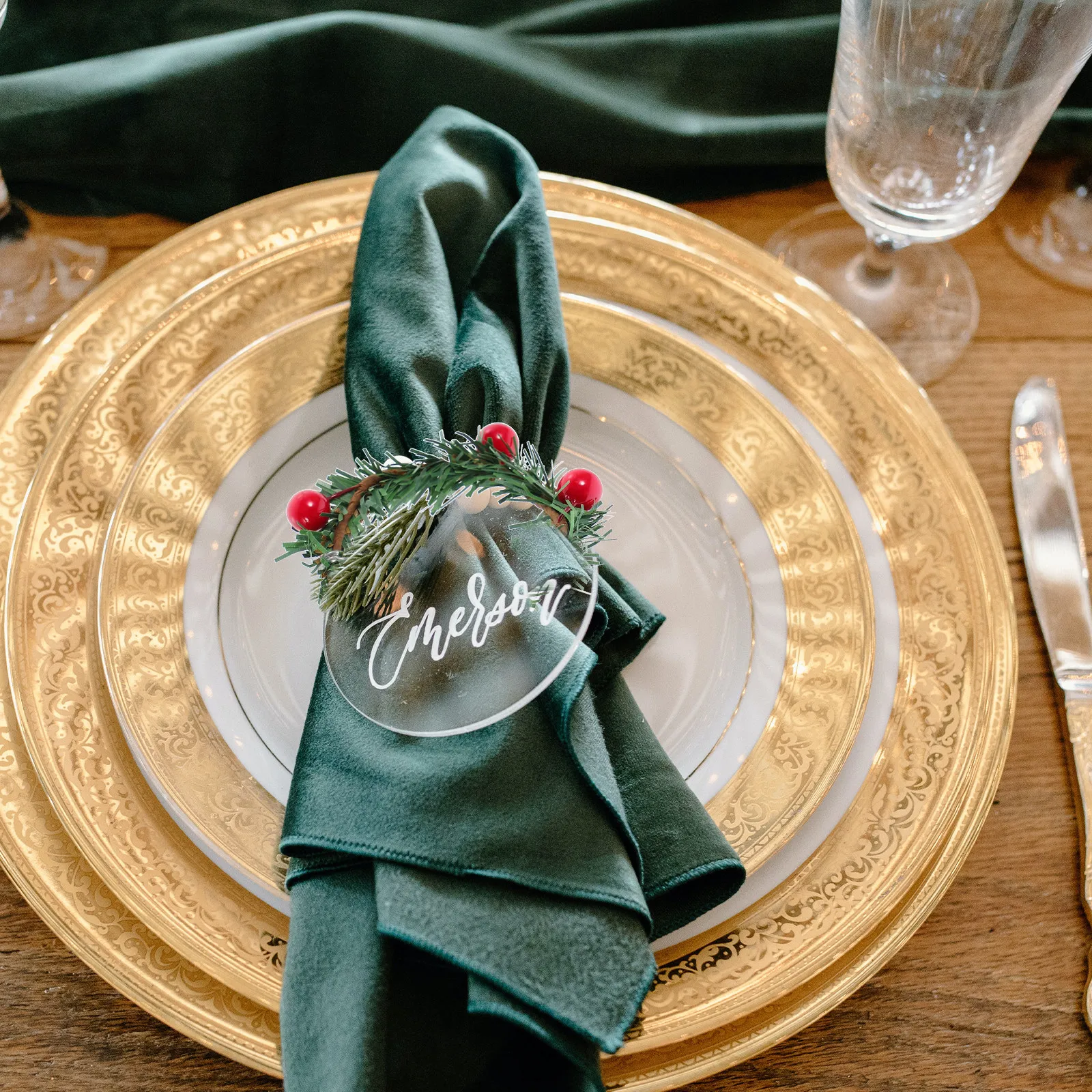 2Pcs Christmas Berry Garland Napkin Rings Plastic Napkin Buckles Elegant Holiday Party Table Accessories Party Table Decor