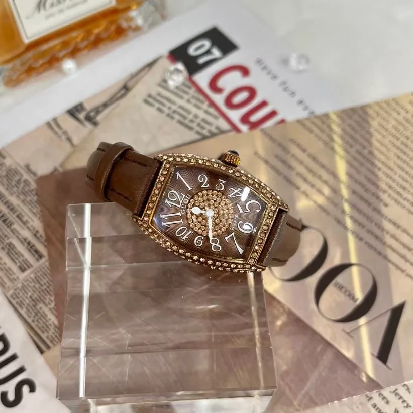 

Vintage Women'S Leather Strap WatchFashionable And Trendy With A Small Dial, High-Quality Selected Timepiece, Women'S Accessory.