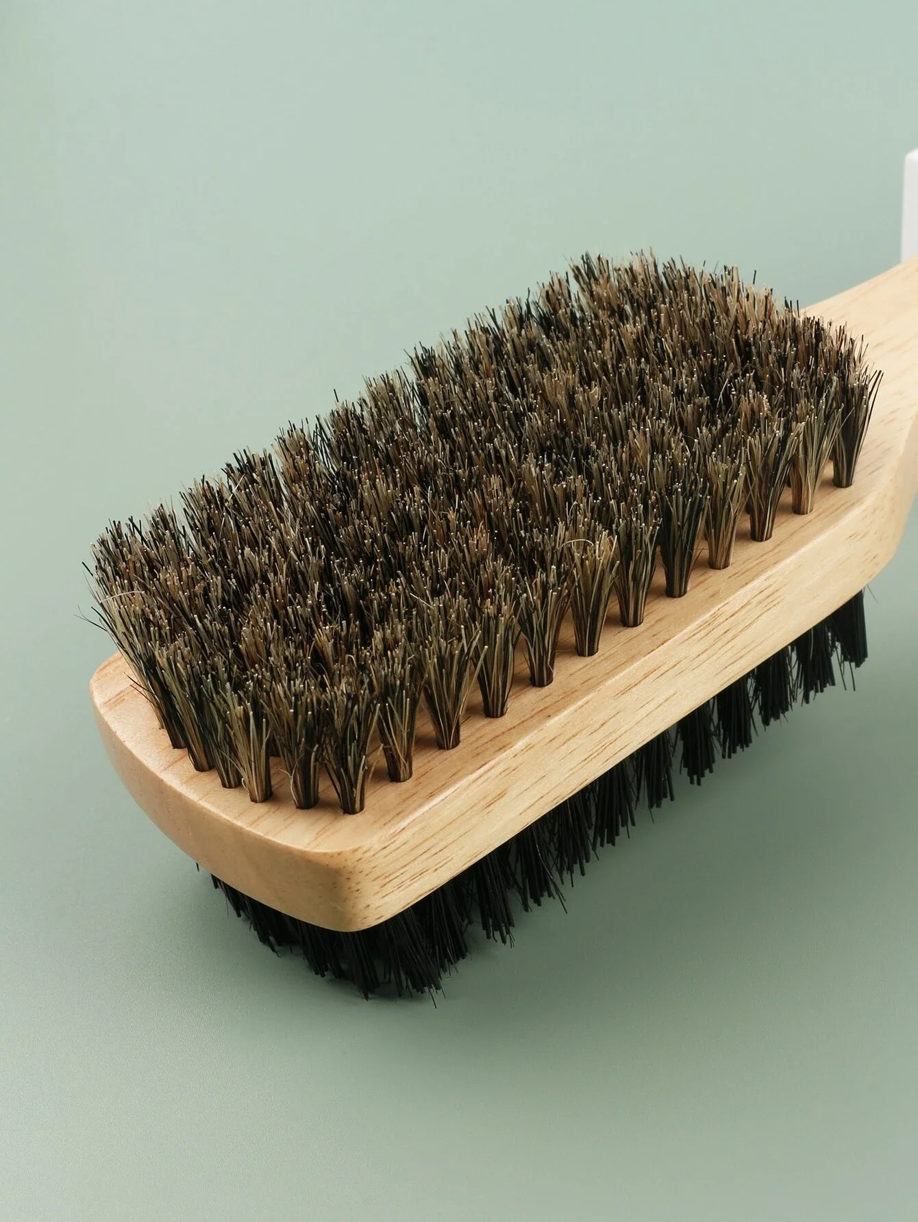 Brosse à barbe double face pour le toilettage des hommes : manche en bois, poils et poils en nylon pour la coiffure et le nettoyage