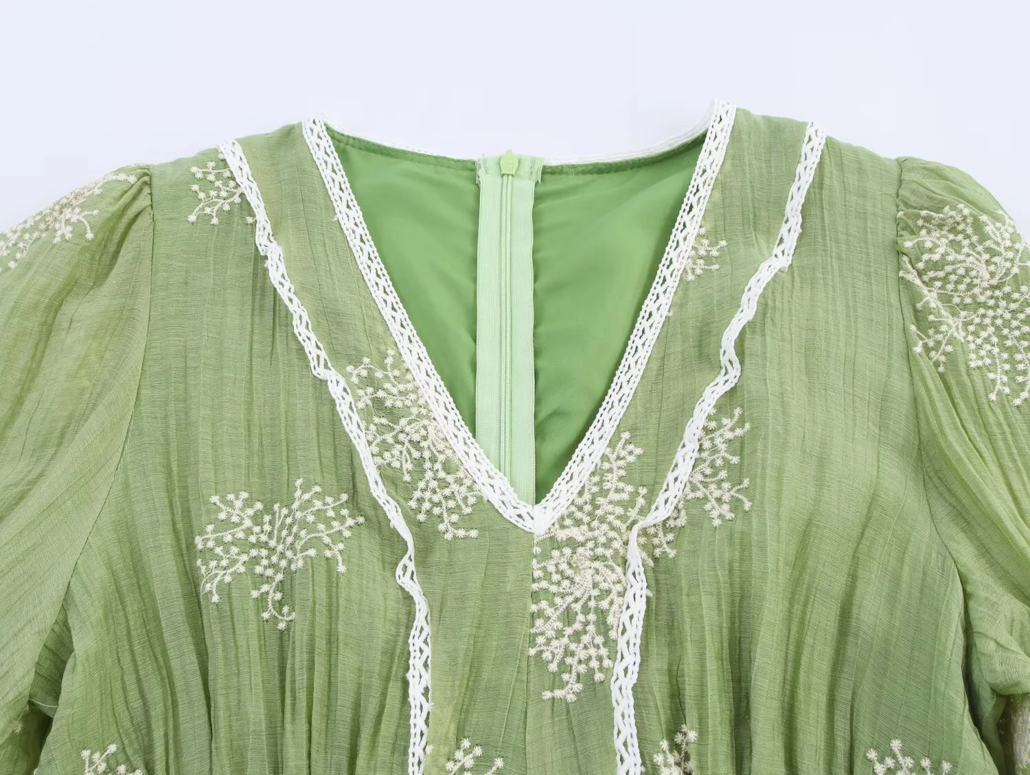 2025 outono novas roupas femininas estilo retro francês simples bordado renda emenda com decote em v cintura vestido longo