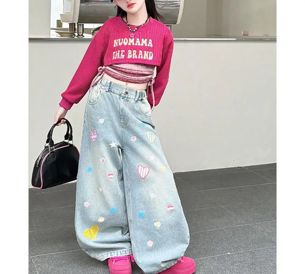 

Комплект для уличных танцев для девочек-подростков: новый американский стиль, модный детский уличный костюм, крутой укороченный худи и джинсы с вышивкой в виде сердца