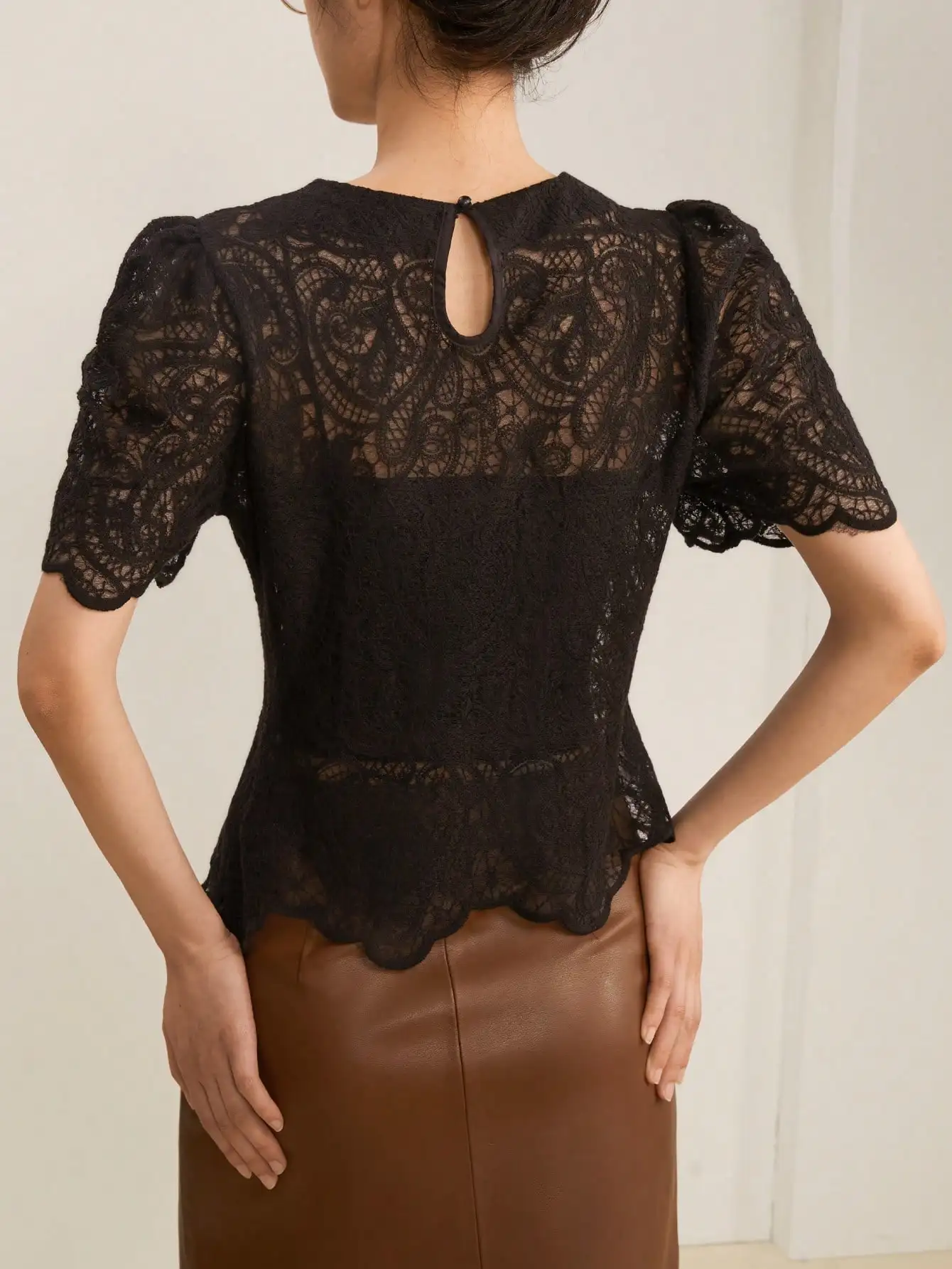 Ael elegante senhoras manga curta topo renda manga bolha oco para fora camiseta moda casual camisa feminina