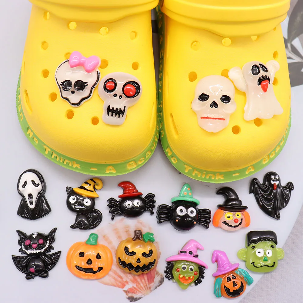 Mix 50pcs Resin Kawaii Skeleton Ghost Spider Cat Pumpkin Bat Sandals Charms Children Shoe Buckle Accessories Decoration Kid Gift