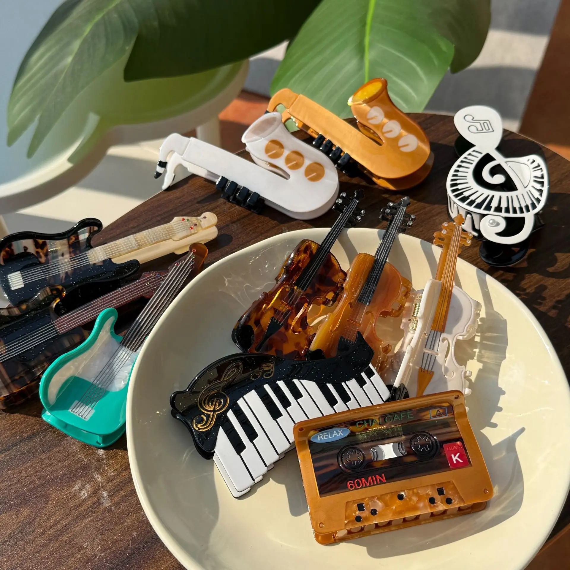

Niche Fashion Design Musical Instrument Acetate Hair Claw Simple Cartoon Guitar Cassette Piano Splicing Shark Clip