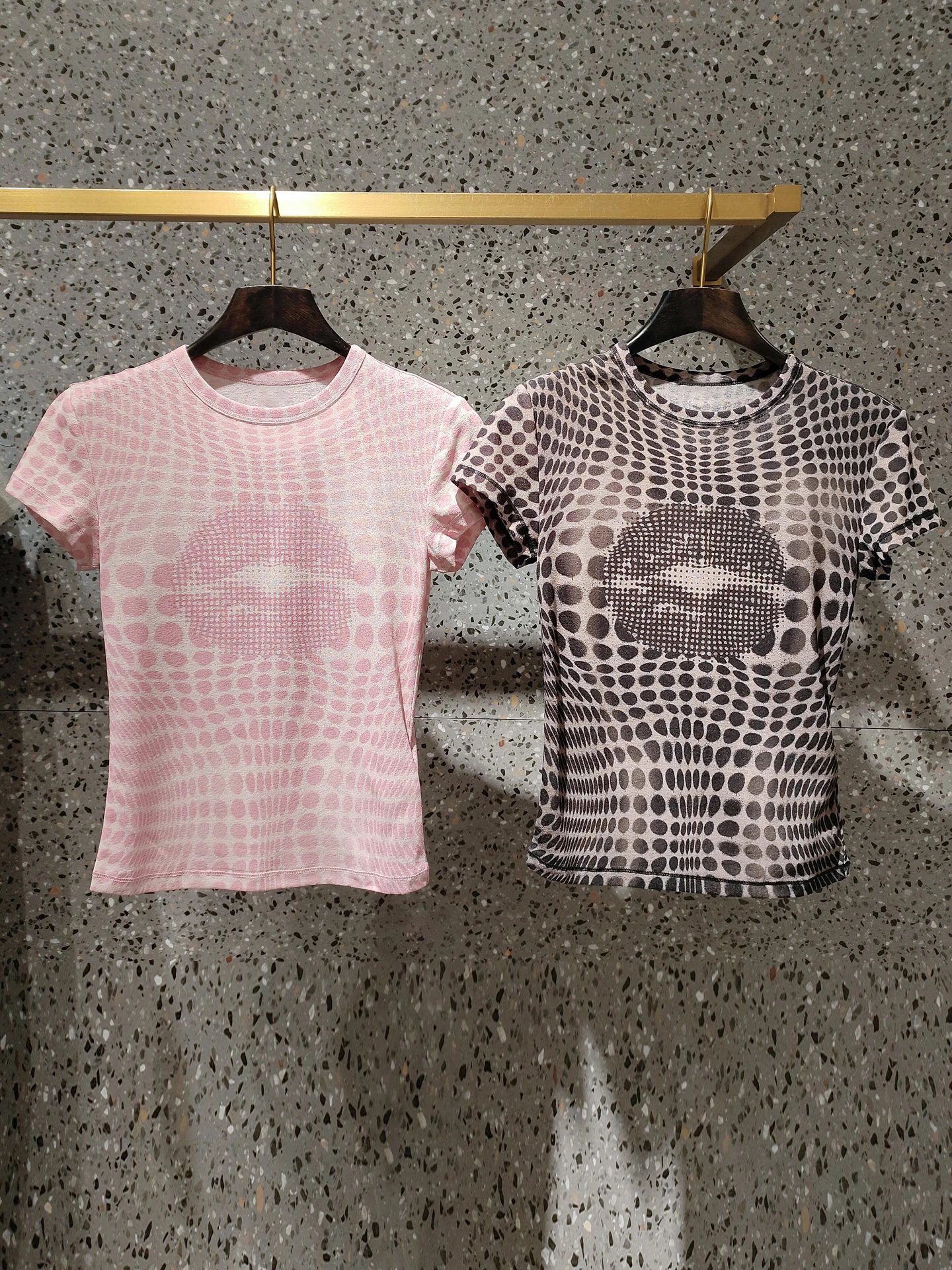 

Casual Versatile Lip Print Polka Dot Slim Fit T-Shirt Top High End Women's Spring Summer Fashion Commute Style Short Sleeve r...