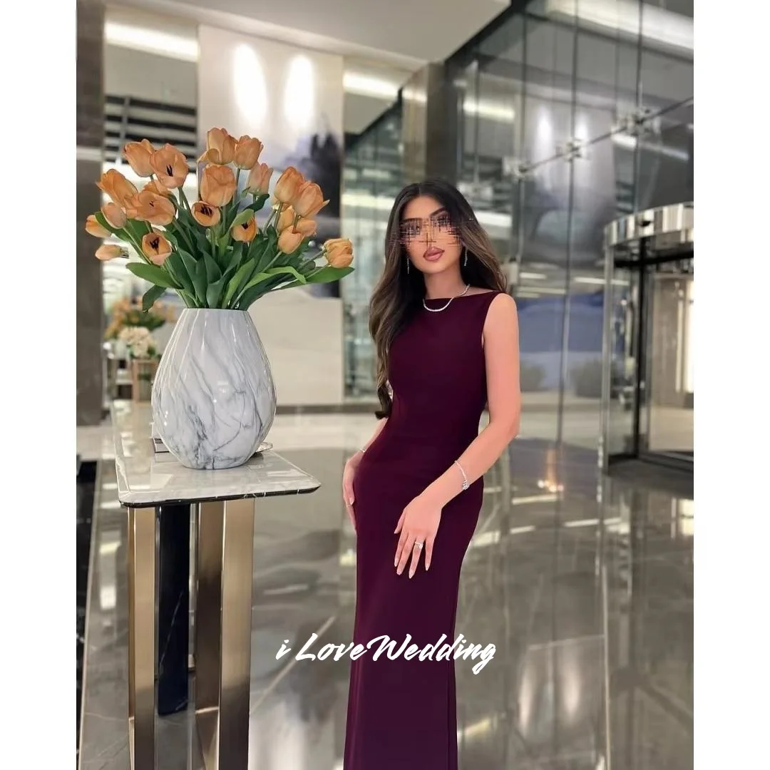 فستان سهرة أرجواني برقبة دائرية 2025 من الساتان بدون أكمام بدون ظهر حورية البحر بطول الأرض للحفلات الراقصة مطوي فستان حفلات الزفاف حسب الطلب