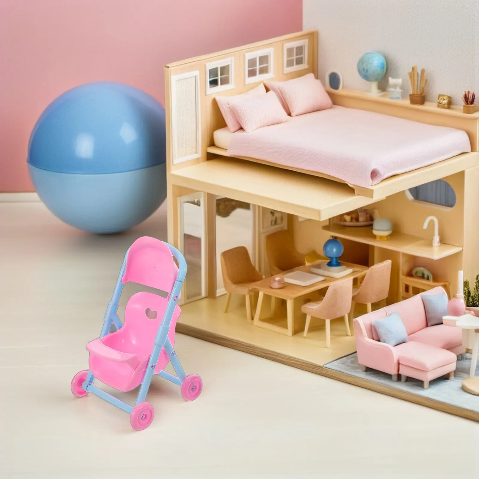 8個入り、子供用ごっこ遊びセット。ミニチュアのベビーカーと、おままごと用のハウスアクセサリー、保育園シミュレーション用。