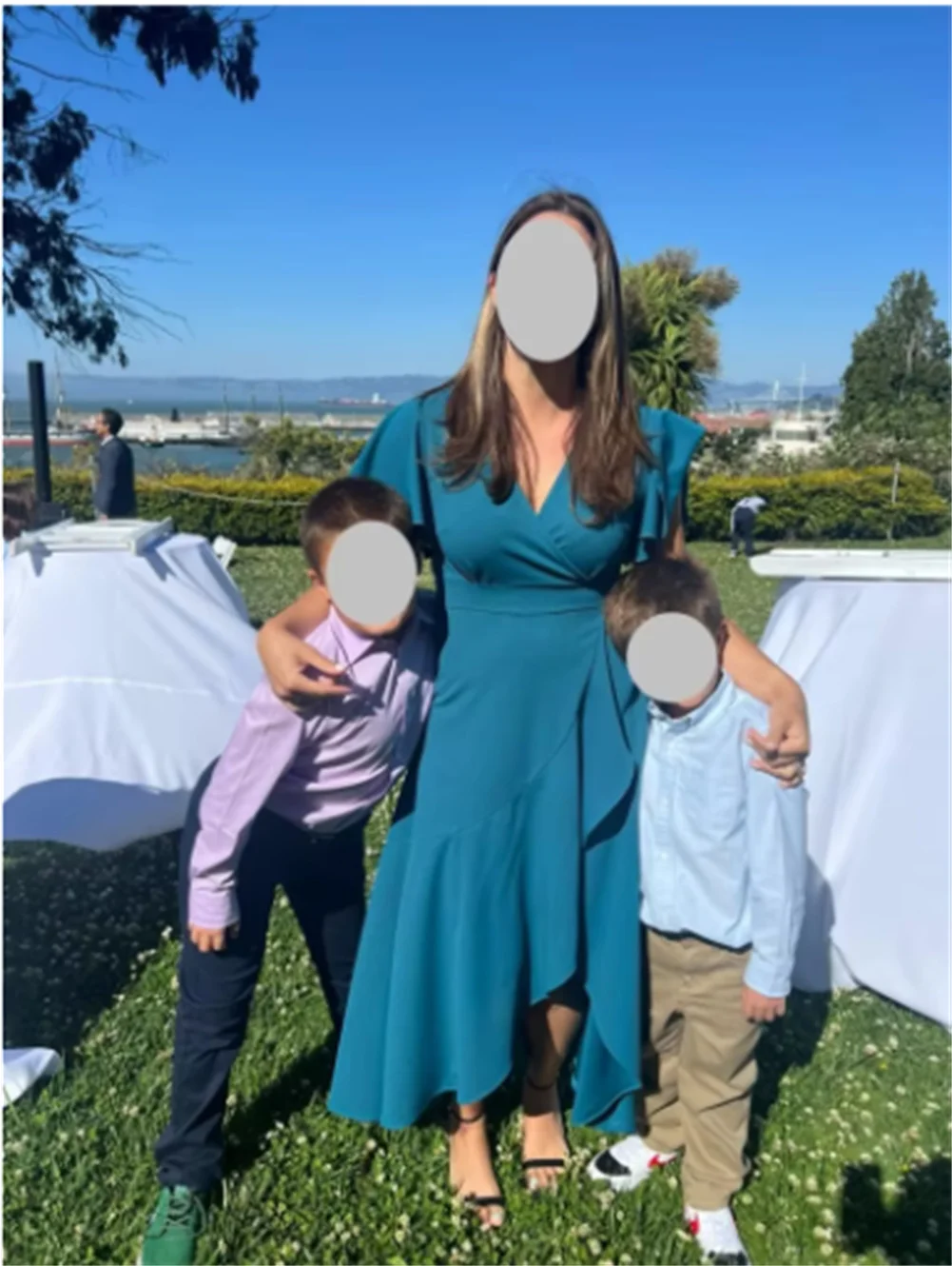 فساتين رسمية سوداء طويلة للنساء فساتين حفلات السهرة وحفلات الكوكتيل سبليت أنيقة على شكل حرف V ملفوفة بكشكشة فساتين زفاف الضيوف