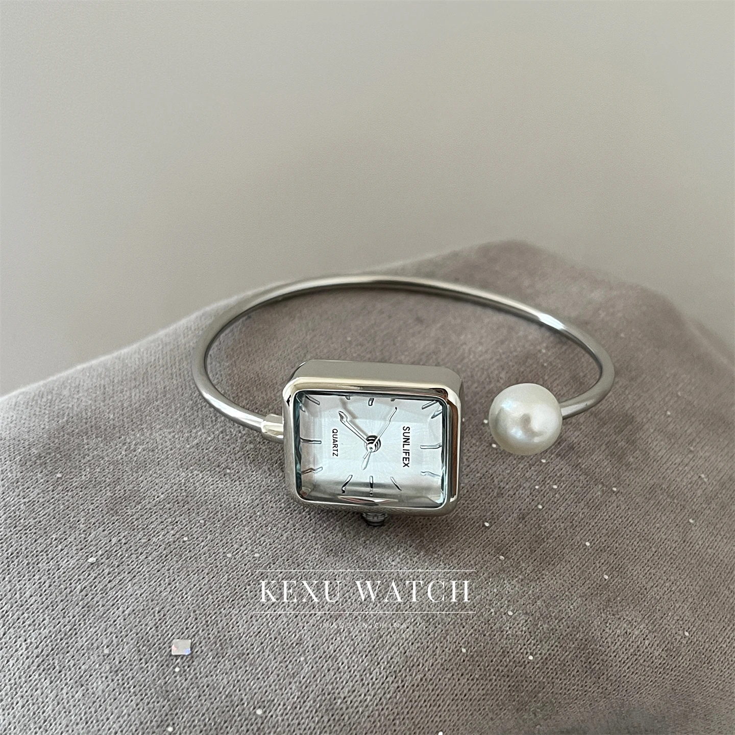 SUNLIFEX Watch for Women, Elegant Gold/Black/White Dial Women's Watches, Dainty Pearl Accent Bangle Ladies Watches Wholesale
