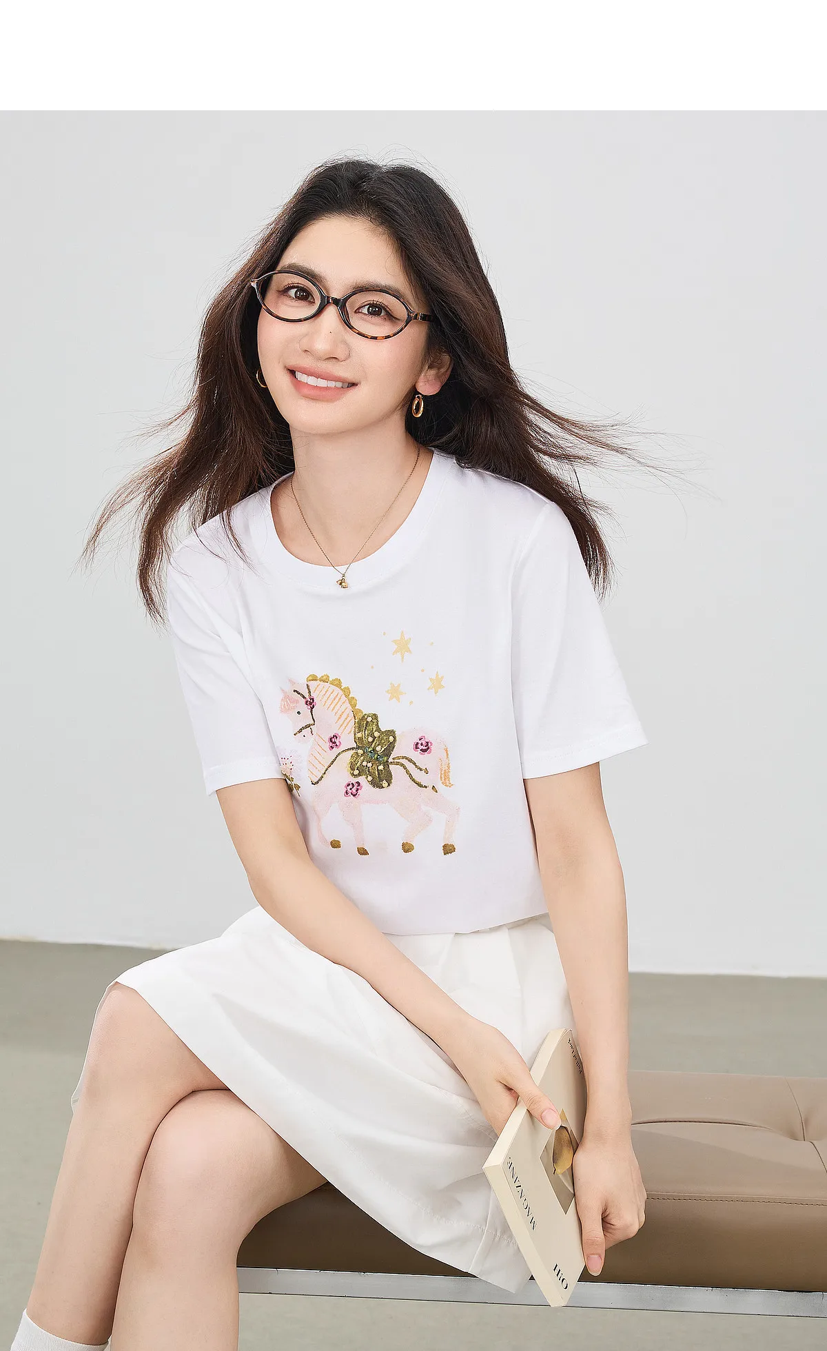 SENTUBILA Damen-T-Shirt mit Pferde-Print, 100 % Baumwolle, Sommer 2026, gerippter Rundhalsausschnitt, handbestickte Details, lässiges Alltags-Oberteil 162TG7259 – Detail 13