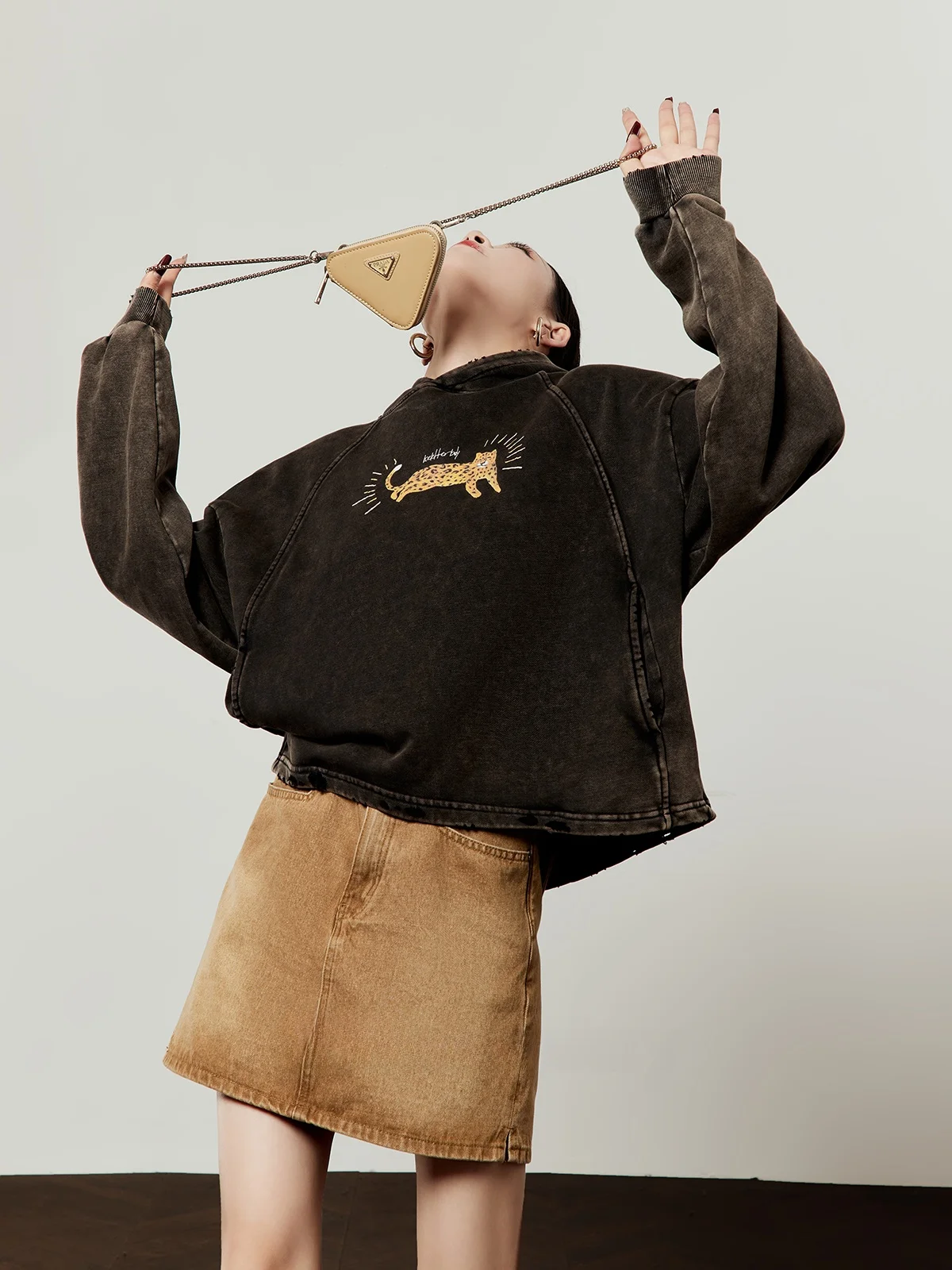 

Свободная толстовка с леопардовым принтом и длинными рукавами, женская, весенняя новинка, удобная повседневная уличная одежда